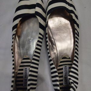 STEVE MADDEN HIKO BLACK & WHITE STRIPED BALLET FLATS SIZE 8 1/2